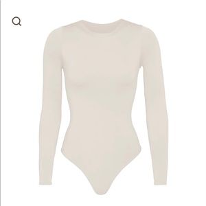 SKIMS Essential Crew Neck Long Sleeve Bodysuit Bone S/M